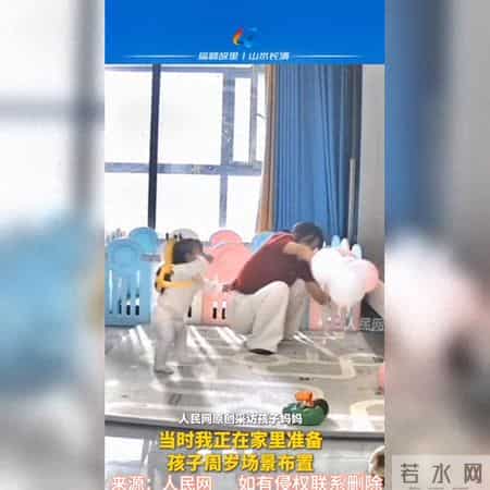 蹒跚学步的瞬间，照亮了妈妈温柔的目光