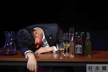 医生告诫：最能加重脑梗的行为，不是熬夜！而是频繁的去做这5事