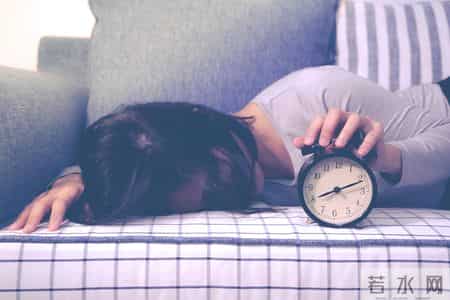 尿毒症早期不是浮肿，而是起床时出现这5个症状，要尽早去检查！