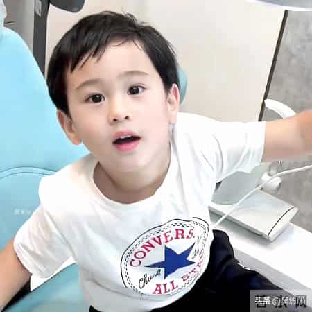 没人能打败三岁半的他，可爱到想一口吃掉