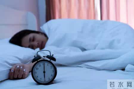 晚上十点睡觉错了？医生建议：过了55岁，睡觉要尽量做到这4点