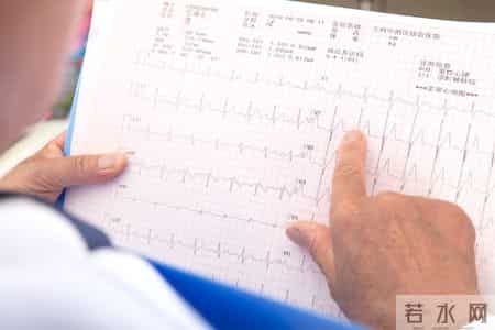 吸烟又火了？医生发现：血压高吸烟时，多留意5点，有益健康