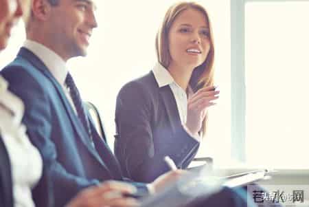 应届生晒 20 万年薪遭举报开除！仇富降级，打工人为何互害？