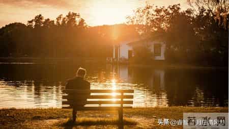 72岁的父亲突然病逝 才发现 很多男人没有真正的 养老生活