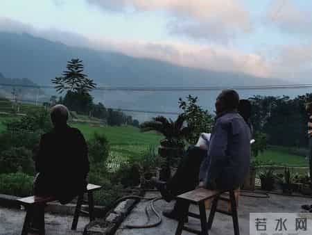 当你老了孤独一人，会跟子女一起住养老吗？听听过来人说的真心话