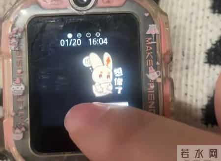 妈妈打开女儿电话手表，满屏都是“想你了”，瞬间泪目......