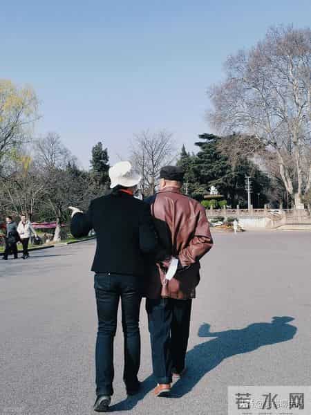 人到老年，有钱没钱，一看便知：没钱的老人，大多有这3个穷习惯