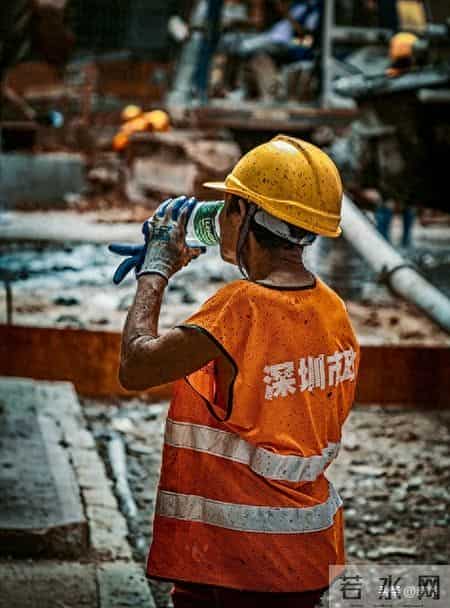 把自己卖了，还帮人家数钱