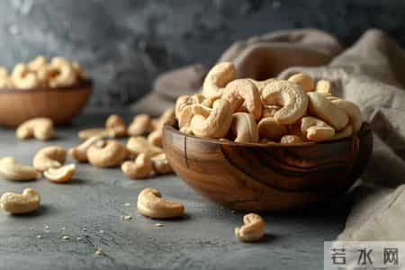 骨质疏松者的坚果食用警报！医生：这5类坚果慎食，影响骨骼健康