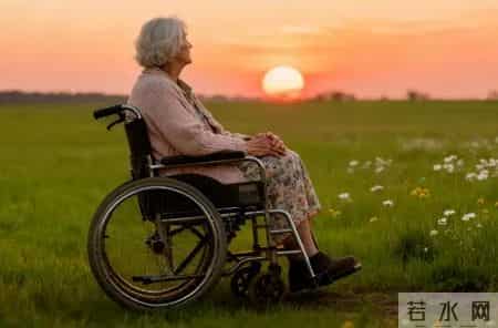 一住73岁老人住养老院半年后，发出忠告：人这一生，一定要有孩子