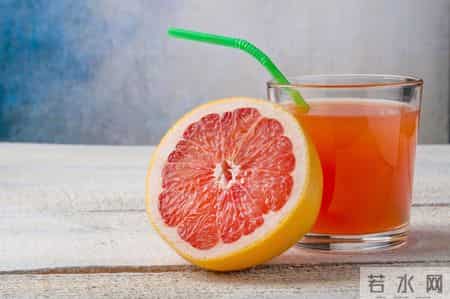 吃降压药不能吃橙子？再三提醒：降温后，吃降压药时远离“3物”