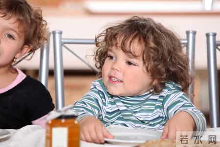 晚饭七分饱被推翻了？医生调查：过了52岁，吃饭尽量要做到这6点