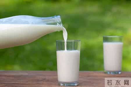 牛奶再次被发现！医生发现：胃病的人常喝牛奶，或出现7大改善
