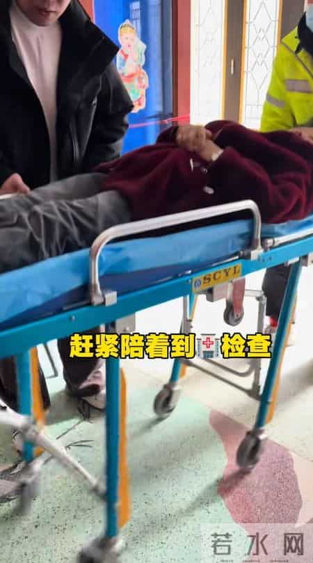 怀远奶奶突发头晕紧急住院，怀远第一时间赶回家，金牌看似好无助