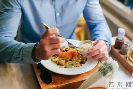 再这样吃饭，胰腺就废了！提醒：吃饭不注意5点，是在给胰腺上刑