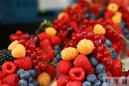 服用降糖药，不可以吃橘子？告诫：吃降糖药，2种水果请谨慎食用