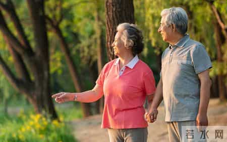 60岁后还能活多久，看排尿就知？排尿有5习惯，活不久？听分析