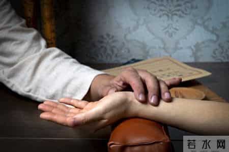 中医=穷？错！政策+市场双红利下，选对方向毕业即高薪