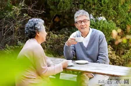 岁数越大越明白，晚年幸福不是靠子女和金钱，而是这5个关键选