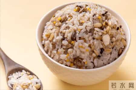 内分泌医生：糖尿病不想并发症，5种食物要少吃，再馋也要少吃！