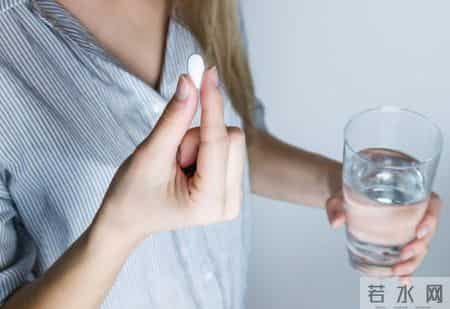 医生：服用维生素b12+叶酸的人，身体出现这三个症状必须停药