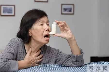 老年人要戒烟吗？医生告诫：60岁以后的老人，吸烟牢记3不吸