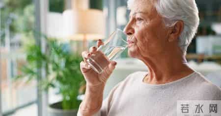 医生坦言：若是查出高血压，这3物马上停止食用，千万别害了自己