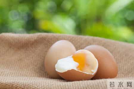 鸡蛋不能天天吃？医生提醒55岁后的老人，吃鸡蛋牢记4个关键