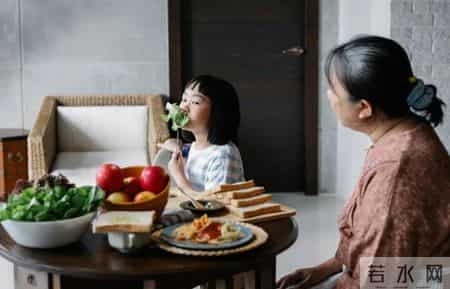 全网爆火的“小孩菜”视频：原来小孩是要吃小孩菜的