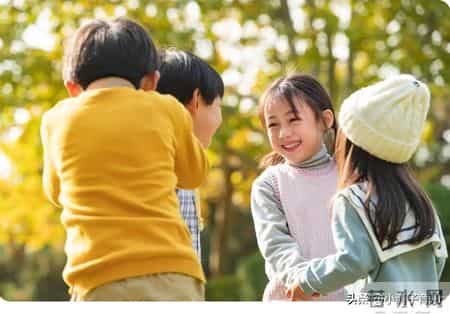 孩子性格内向又害羞？别逼他“变外向”，这3个引导方法更有效