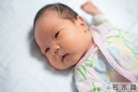 宝宝睡觉总惊跳？别慌！这是大脑在“长个儿”