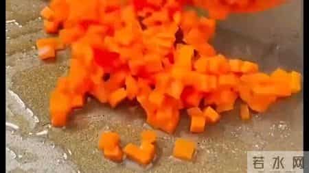 美味盖浇饭！肉肉和蔬菜的完美结合，每一口都是幸福的味道！