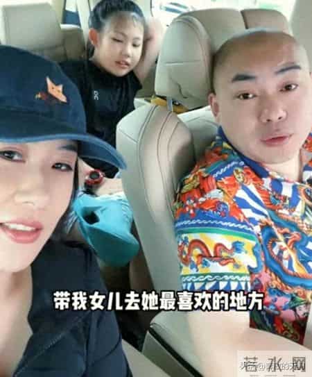 赵本山爱徒程野带妻女游北京野生动物园 妻子颜值吸睛 女儿像爸了