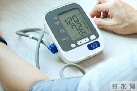 医生研究发现：每日饮酒的高血压患者，多数临近60岁或有4种异样