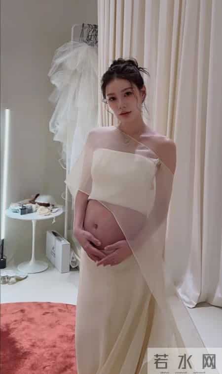 马筱梅晒婴儿房布置好温馨！朋友送迪奥宝宝服价格贵，儿子没跑了