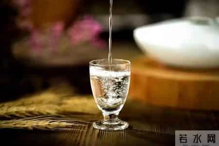 白酒再次成为关注中心！医生提醒：冠心病喝白酒时，多留意4点！