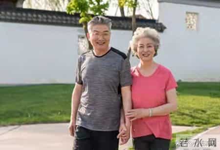 岁数越大越明白，晚年幸福不是靠子女和金钱，而是这5个关键选