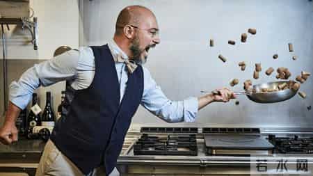 清华夫妻失业惊醒多少人？35岁危机真相，中产本就是伪命题