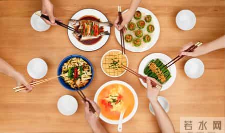 气温下降，医生呼吁中老年人：宁多出门遛弯，也别忽视5健康隐患