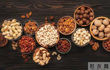 骨质疏松者的坚果食用警报！医生：这5类坚果慎食，影响骨骼健康