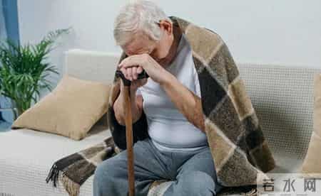 医生提醒：肾衰竭早期不是腰痛，而是身体出现5种异常，一定留意