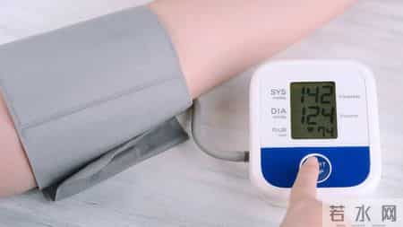 天气寒冷，医生告诫脑梗患者：不想脑出血，出门这些事一定注意