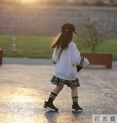 想为孩子铺一条更顺遂的人生路？把这三句话种进他心里就够了