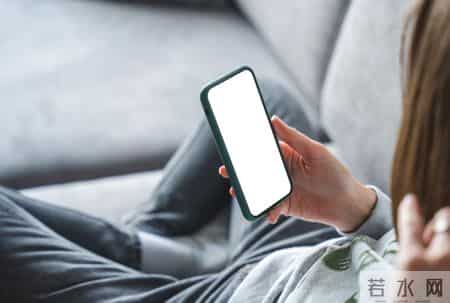 调查发现：每次睡前玩手机的人，不出几个月，睡眠或有6变化