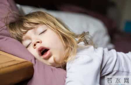 闭口贴成坑娃重灾区，家长盲目跟风，娃变丑还藏缺氧隐患