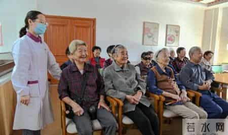 87岁刘大爷在女儿家养老，55岁女儿崩溃大哭：我造了什么孽啊