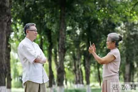 岁数越大越明白，晚年幸福不是靠子女和金钱，而是这5个关键选