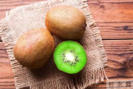 猕猴桃可以抑制癌细胞生长扩散？医生建议：多吃这4物，有助预防