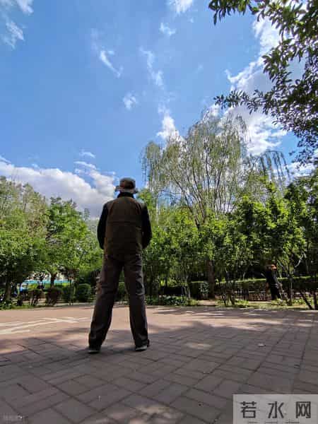 退休两年才明白：那些日子过得舒坦的男人，大多都想通了这四件事