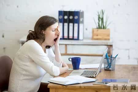 “早睡早起”是错的？医生劝告：过了65岁，睡觉尽量要做到这4点